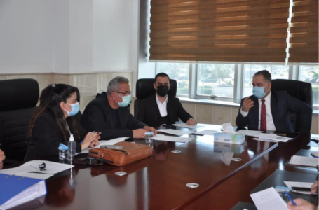مدير دائرة صحة دهوك يجتمع مع اللجنة العليا للقاح ضد فيروس كورونا في المحافظة
