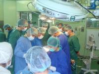 اجراء بعض العمليات الجراحية من قبل البروفيسور د.غازي زيباري